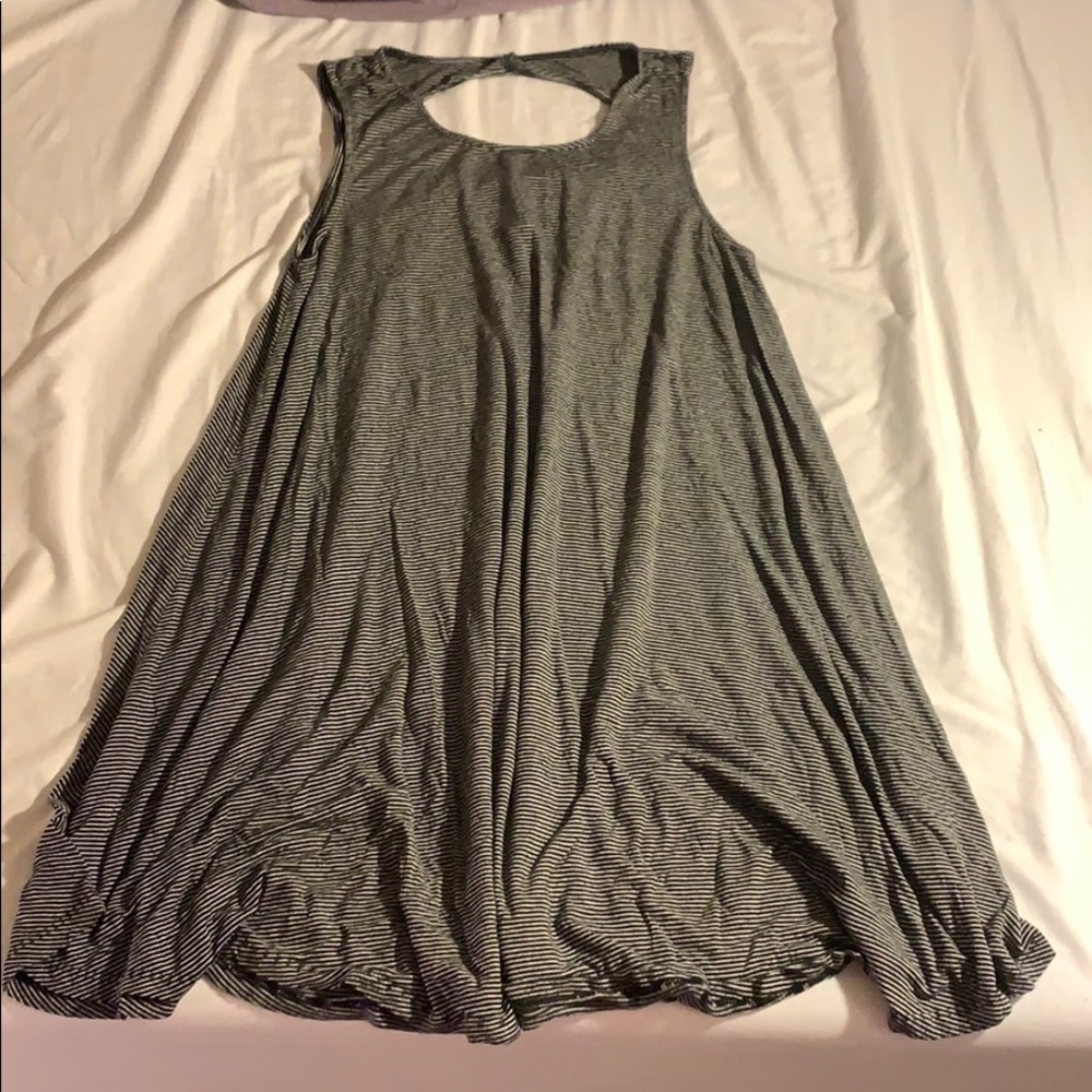sleeveless tshirt dress with open top of back